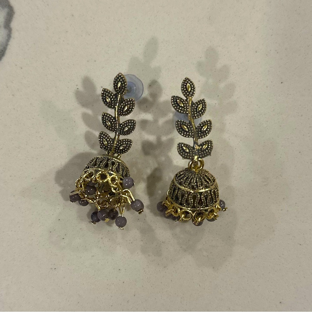 NWOT Elegant Gold and Gray Leaf Drop Earrings